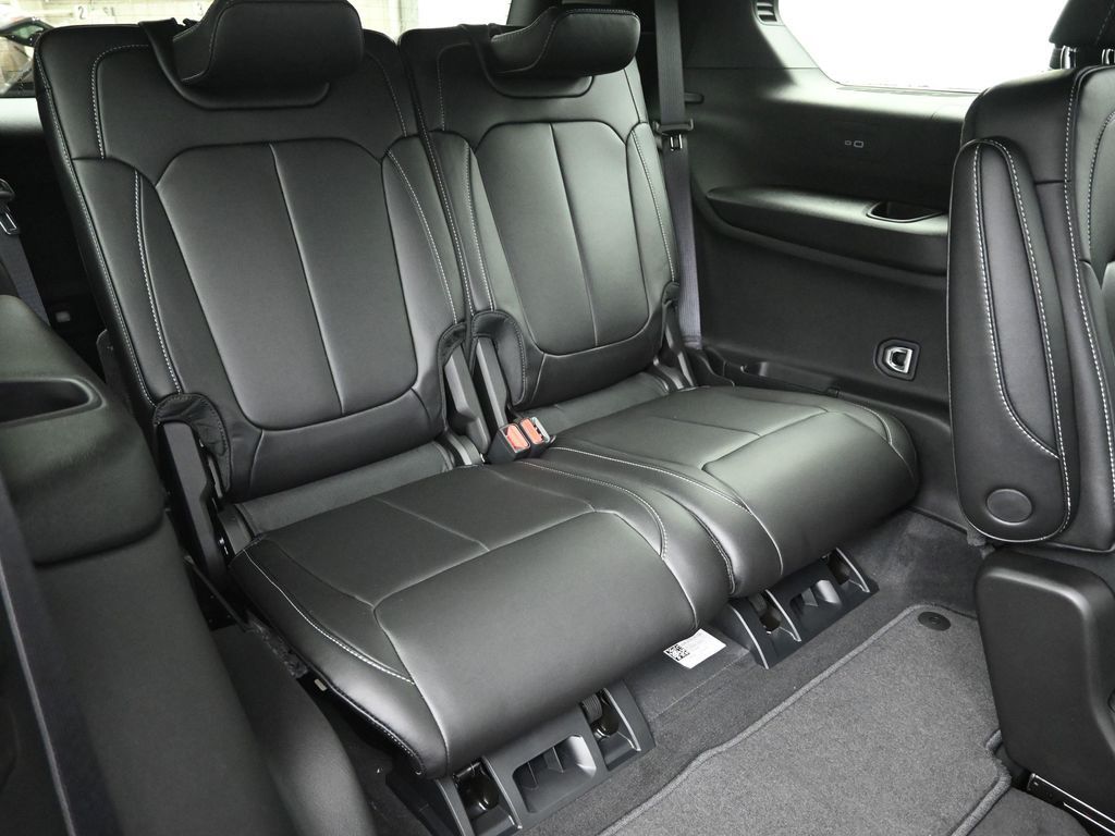 2025 Jeep Grand Cherokee Limited photo 7