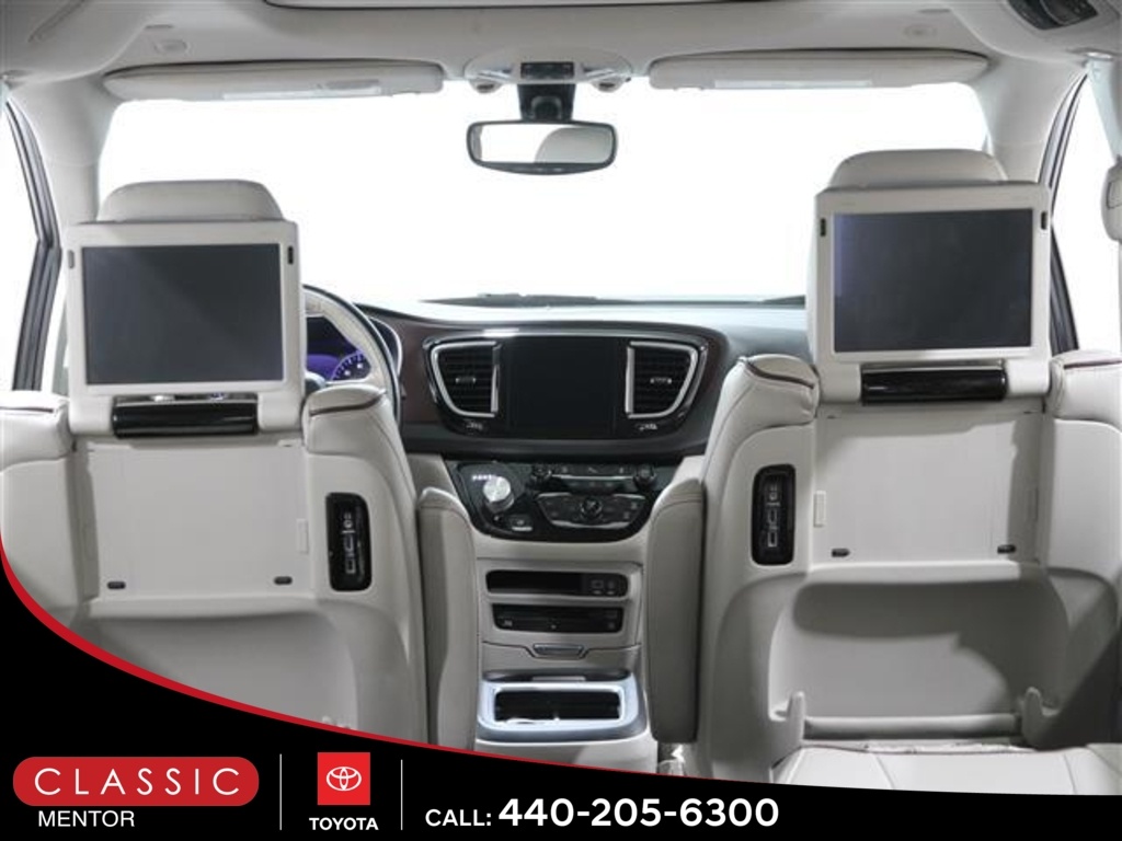 2020 Chrysler Pacifica Limited photo 21