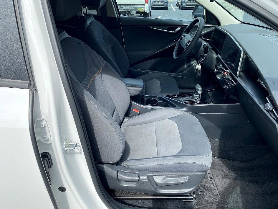 2023 Kia Niro LX photo 14