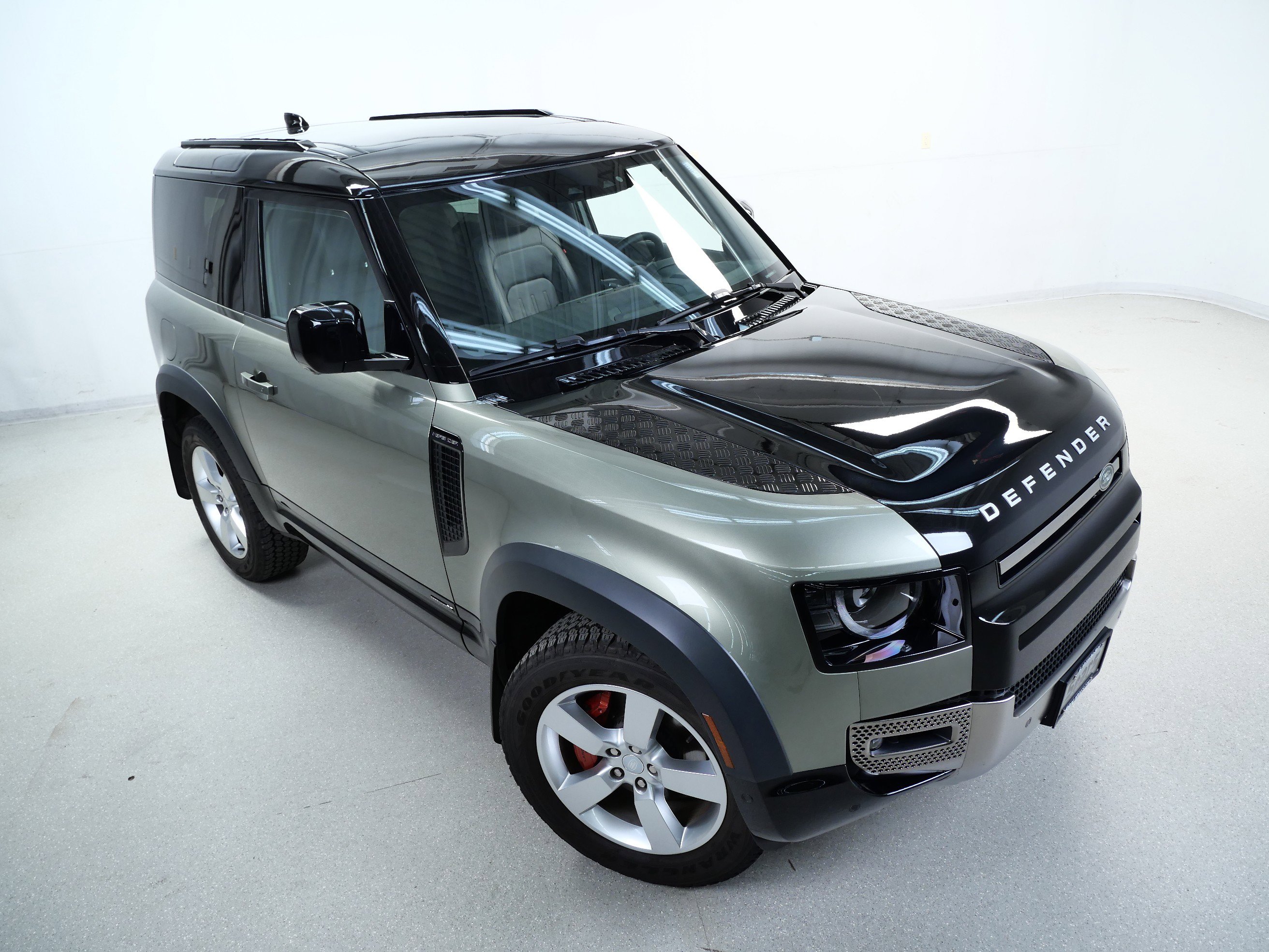 2023 Land Rover Defender 90 X photo 4