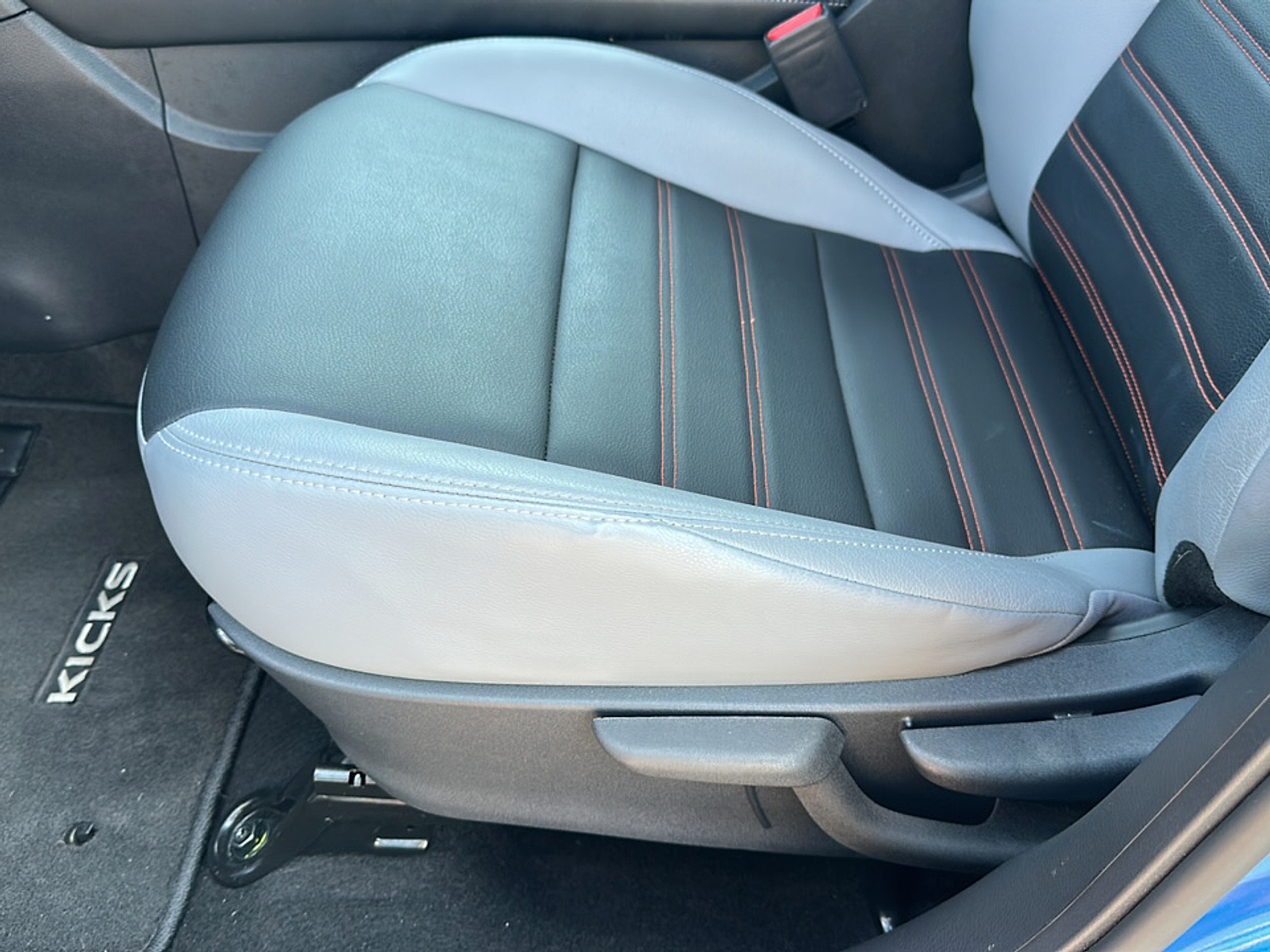 2024 Nissan Kicks SR photo 4