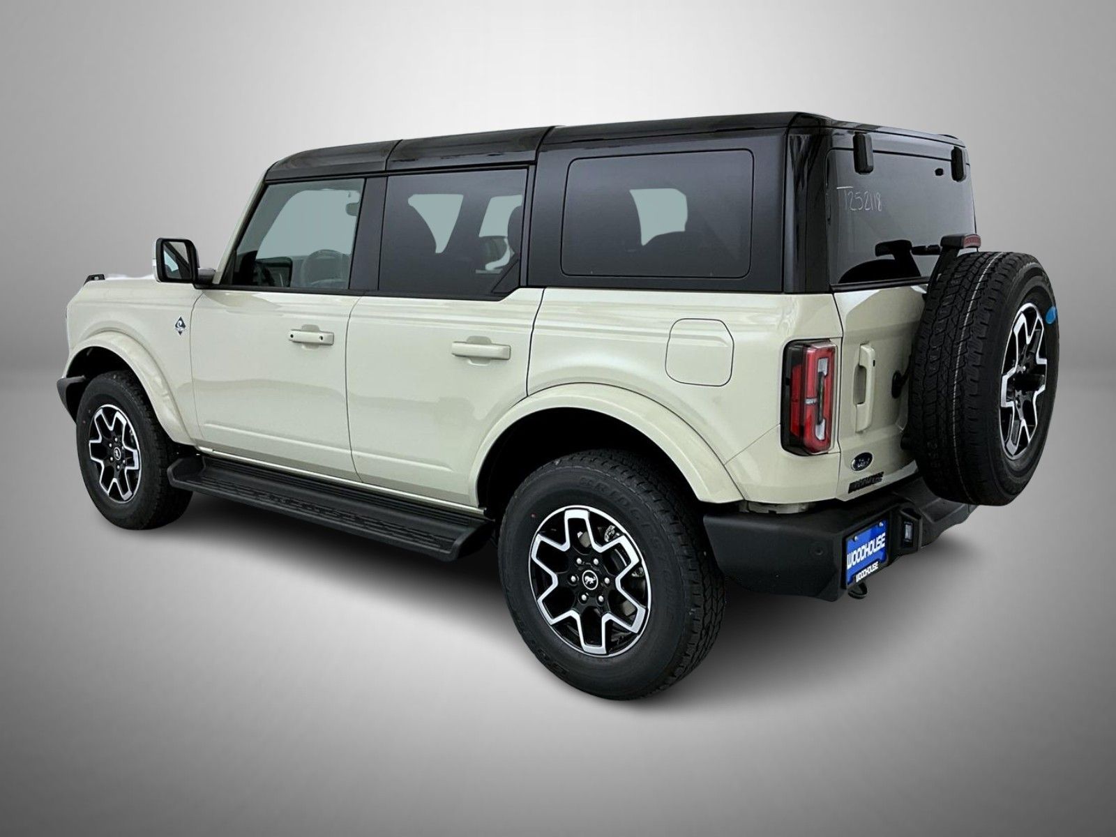 2025 Ford Bronco Outer Banks photo 7