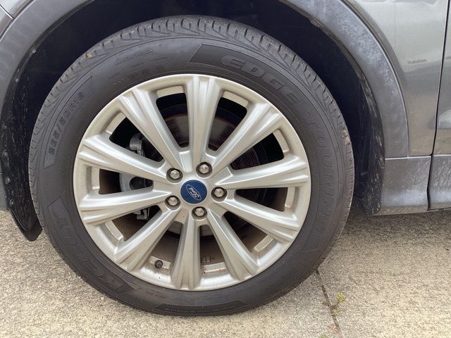 2019 Ford Escape SEL photo 4