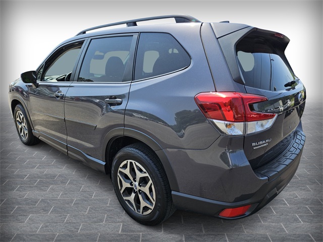 2021 Subaru Forester Premium photo 5