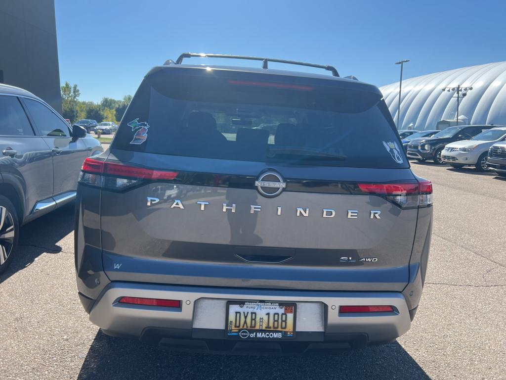 2023 Nissan Pathfinder SL photo 4