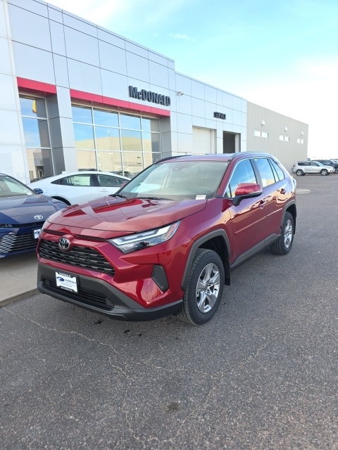 2025 Toyota RAV4 XLE's photo