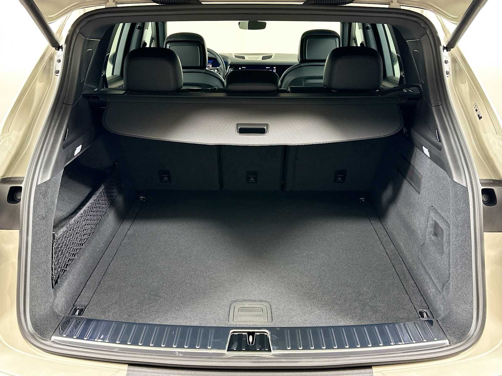 2025 Porsche Cayenne photo 24