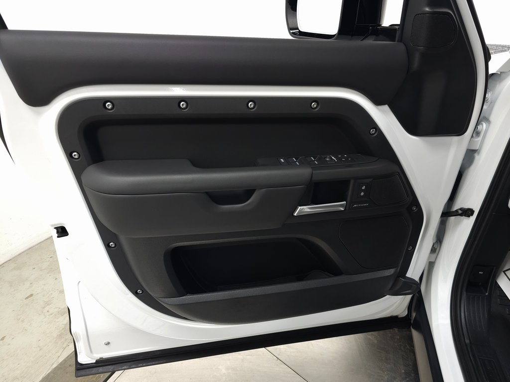 2025 LAND ROVER DEFENDER - Image 14