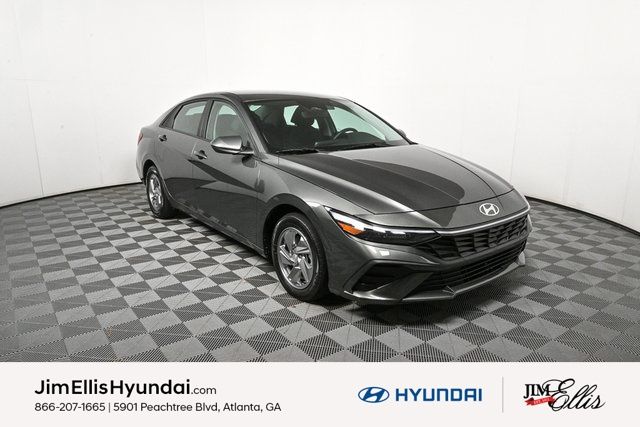 2024 Hyundai Elantra SE's photo