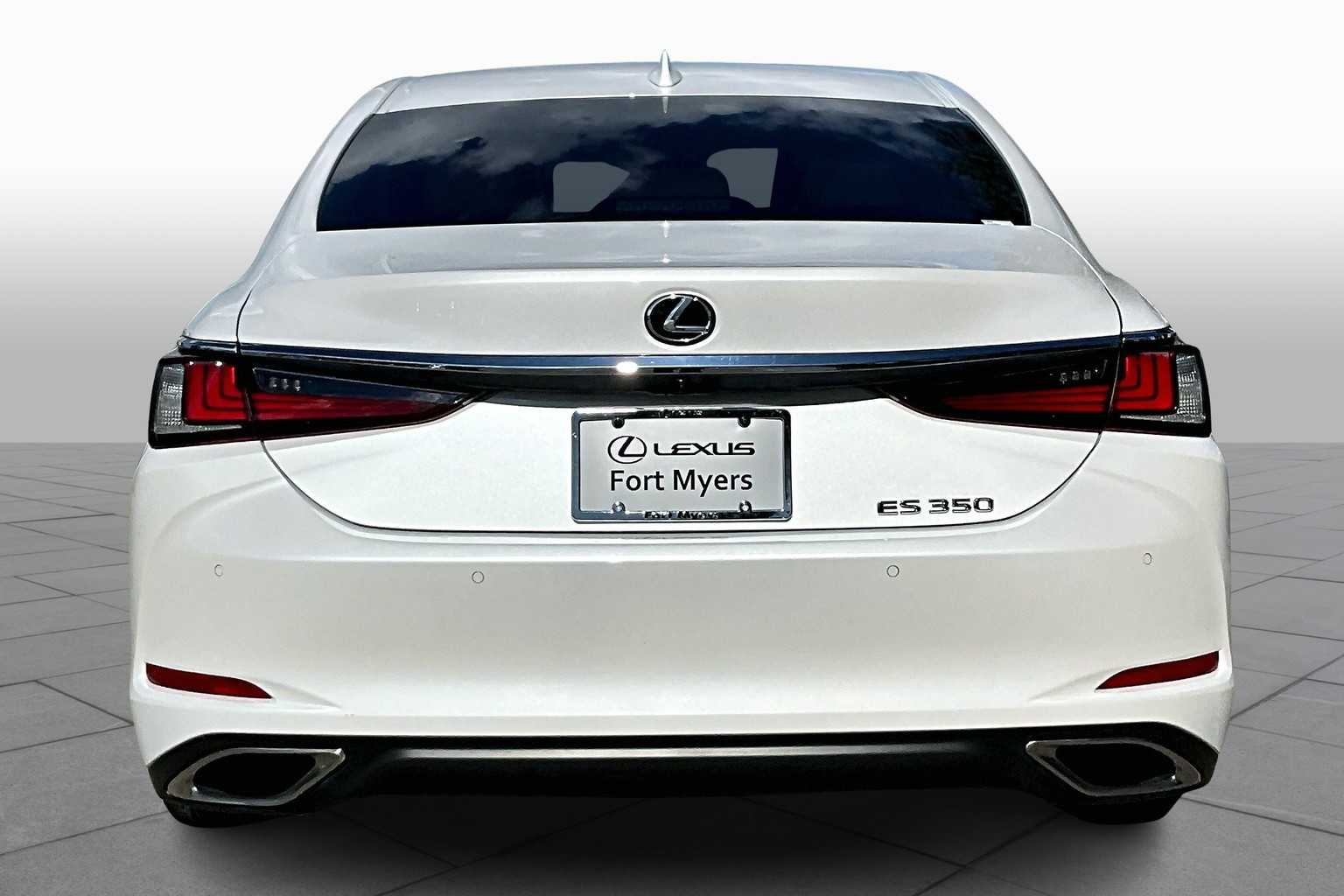 2022 Lexus ES 350 photo 4