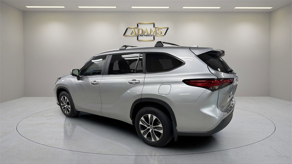2023 Toyota Highlander XLE photo 4