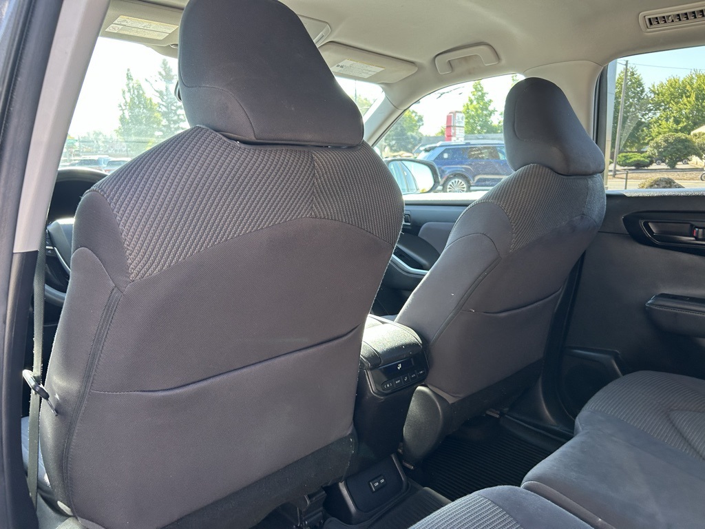 2022 Toyota Highlander L photo 22