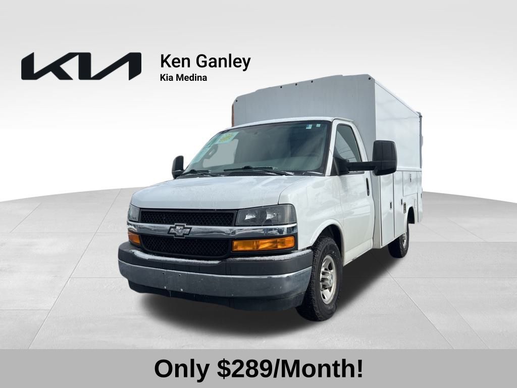 2018 Chevrolet Express Cutaway Base's photo