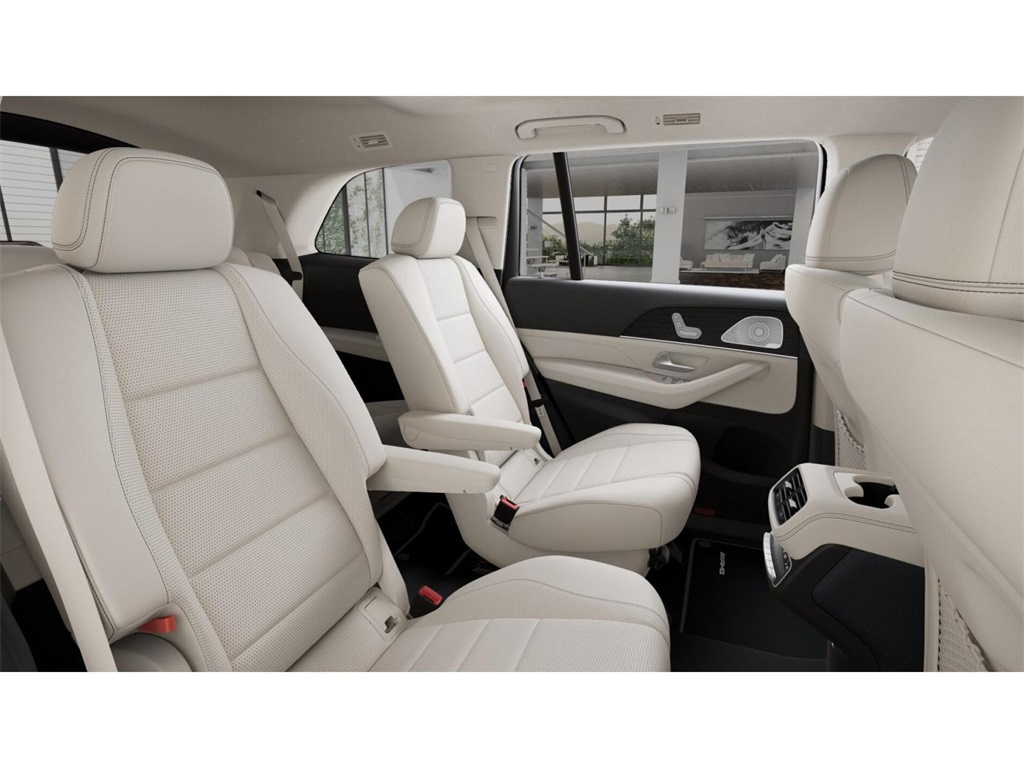 2025 Mercedes Benz GLS 450 4MATIC photo 5