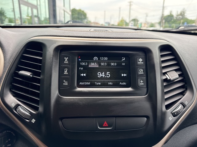 2016 Jeep Cherokee Altitude photo 12