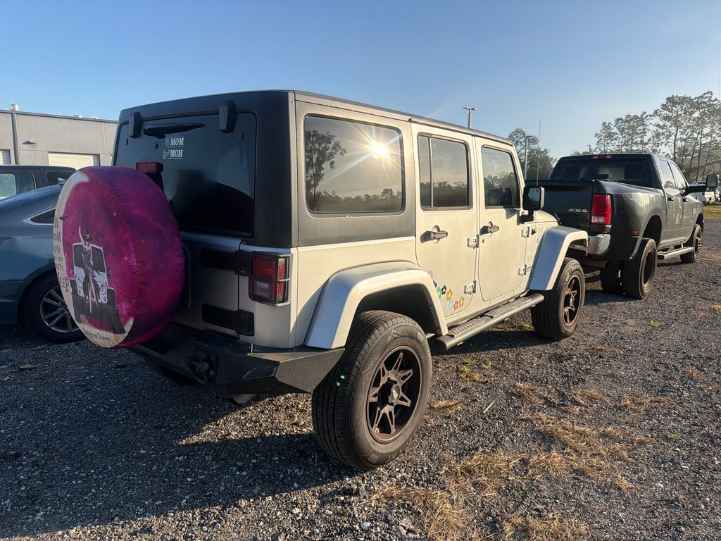 2011 Jeep Wrangler Unlimited Sahara photo 3