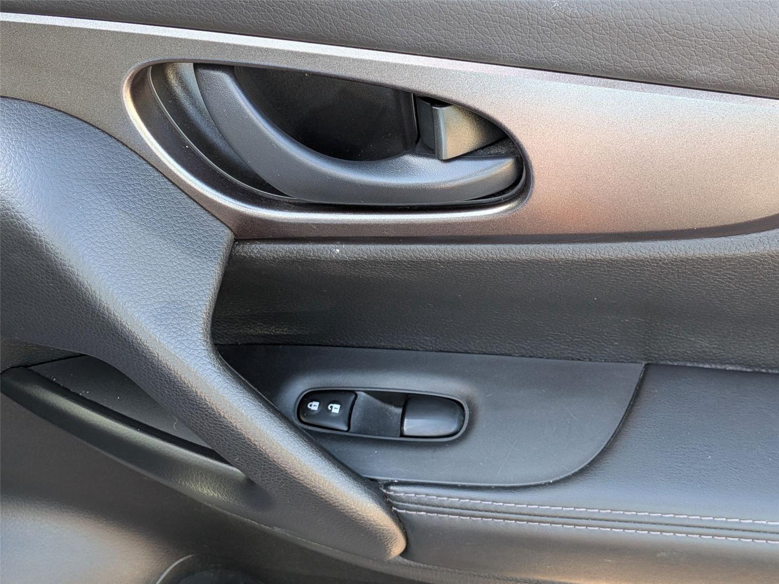 2019 Nissan Rogue Sport S photo 33
