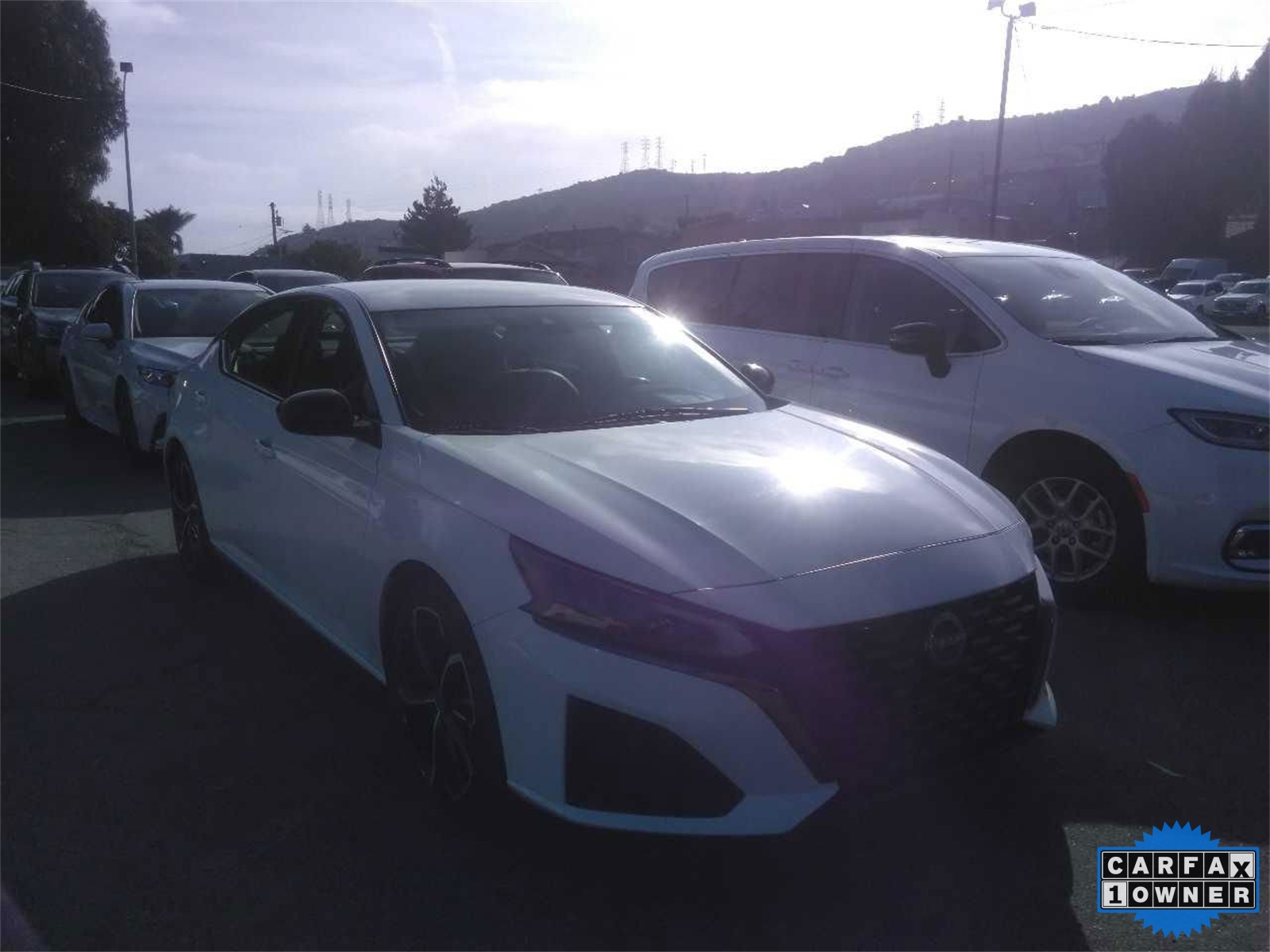 2023 Nissan Altima SR's photo