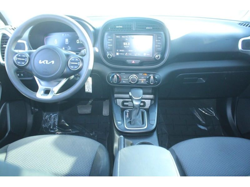 2023 Kia Soul LX photo 12