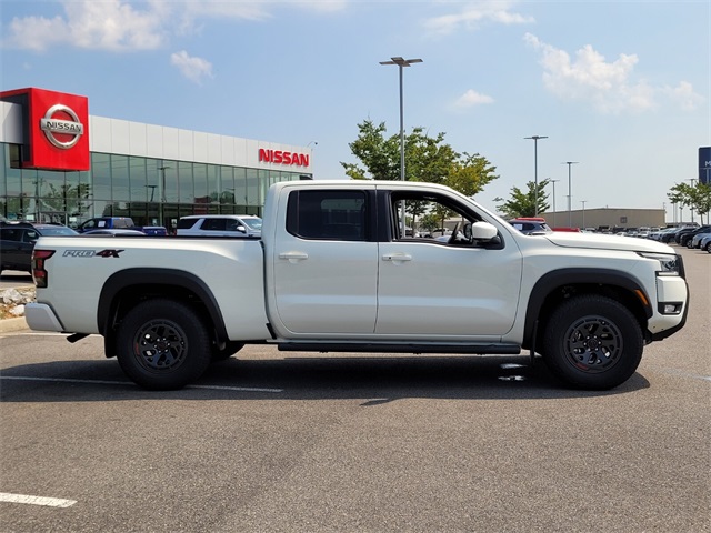2025 Nissan Frontier PRO-4X photo 2
