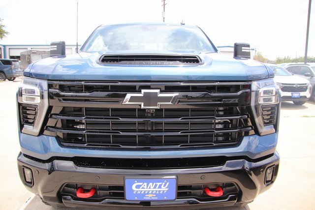 2025 Chevrolet Silverado 2500HD LT photo 2