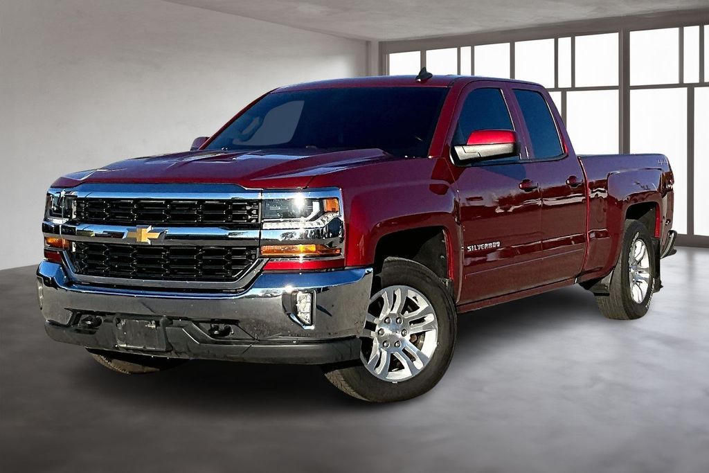 2018 Chevrolet Silverado 1500 LT photo 2