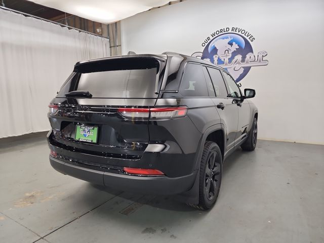 2023 Jeep Grand Cherokee Limited photo 4
