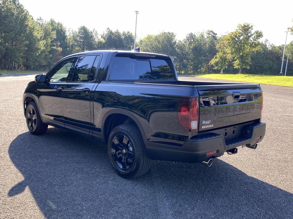 2025 Honda Ridgeline Black Edition photo 4