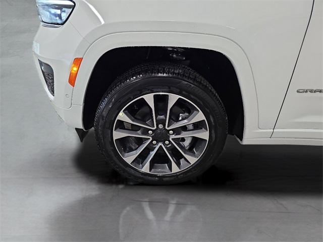 2025 Jeep Grand Cherokee Overland photo 29