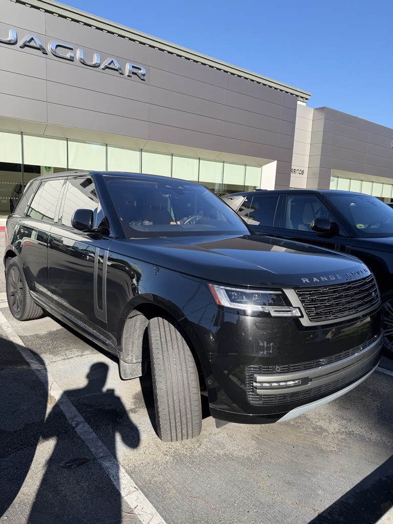 2023 Land Rover Range Rover SE's photo