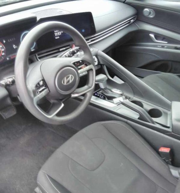 2024 Hyundai Elantra SEL photo 4