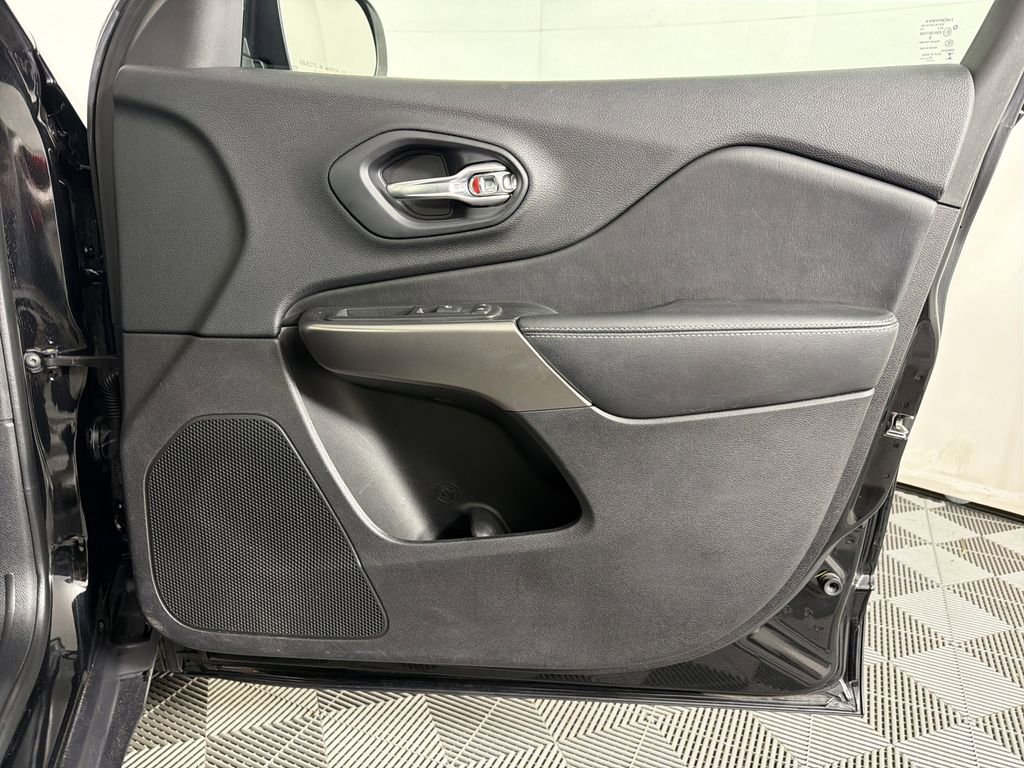 2020 Jeep Cherokee Latitude photo 12