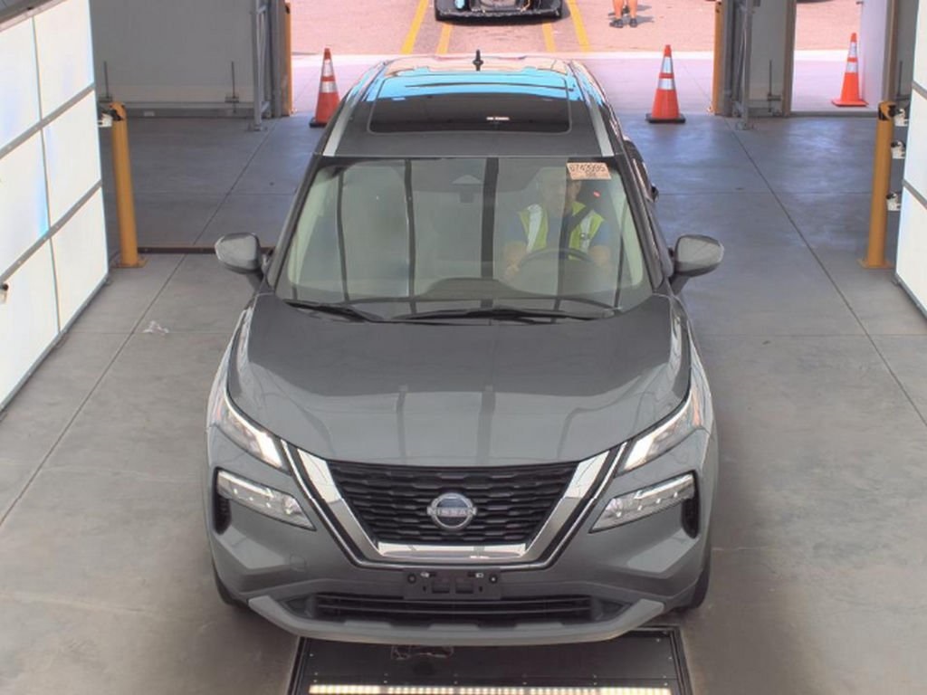2022 Nissan Rogue SV photo 2