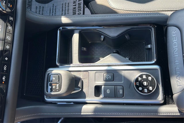 2024 Nissan Pathfinder SL photo 19