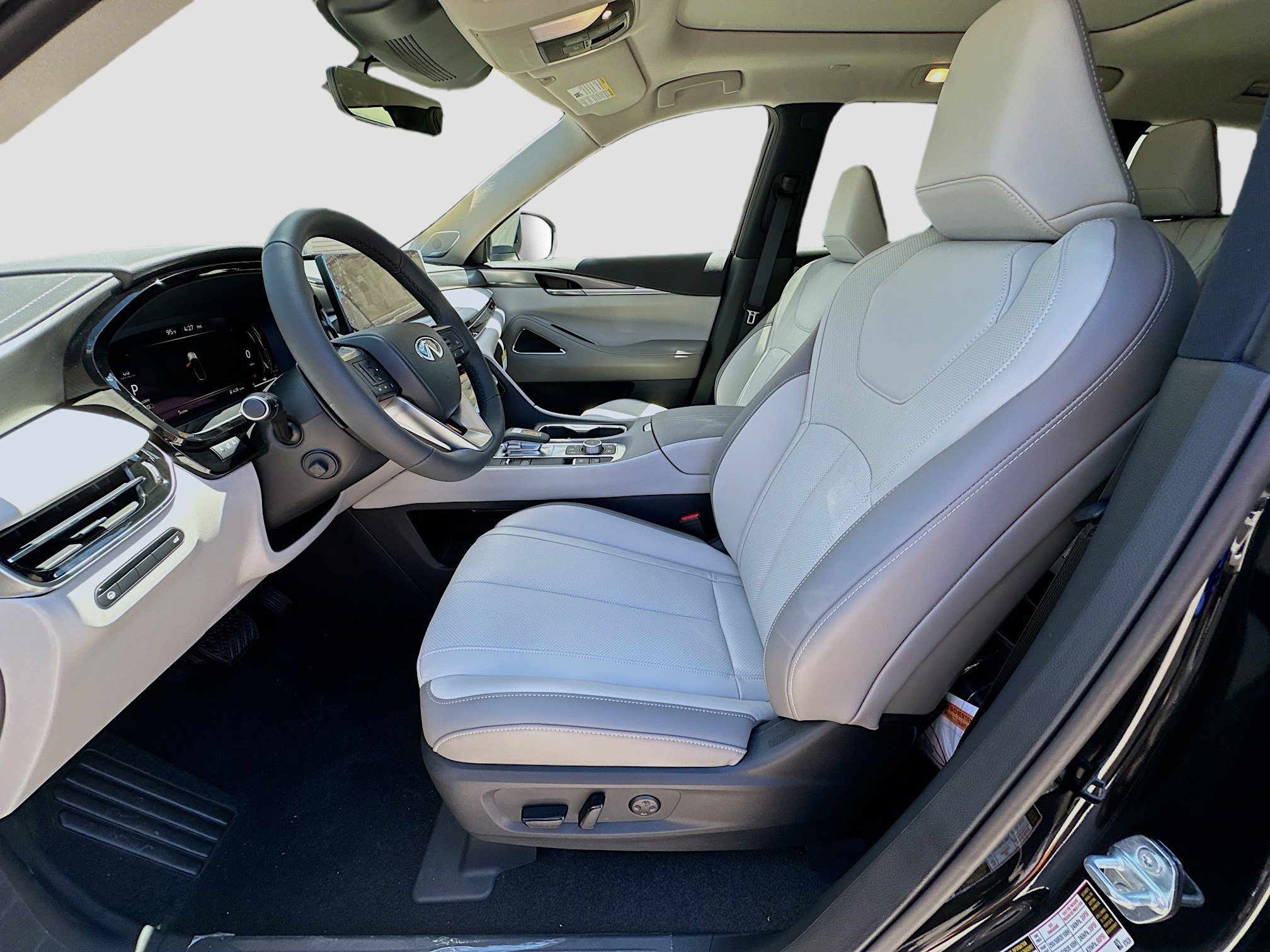 2026 Infiniti QX60 Luxe photo 16
