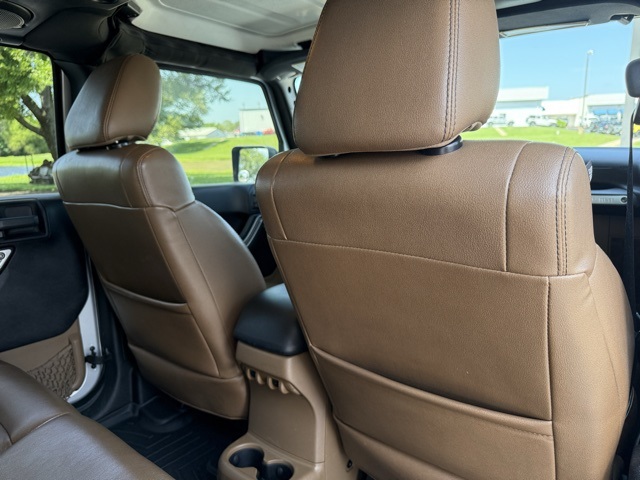 2012 Jeep Wrangler Unlimited Sahara photo 13