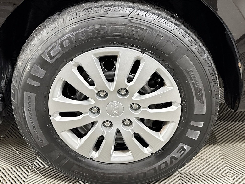 2012 Kia Sedona LX photo 19