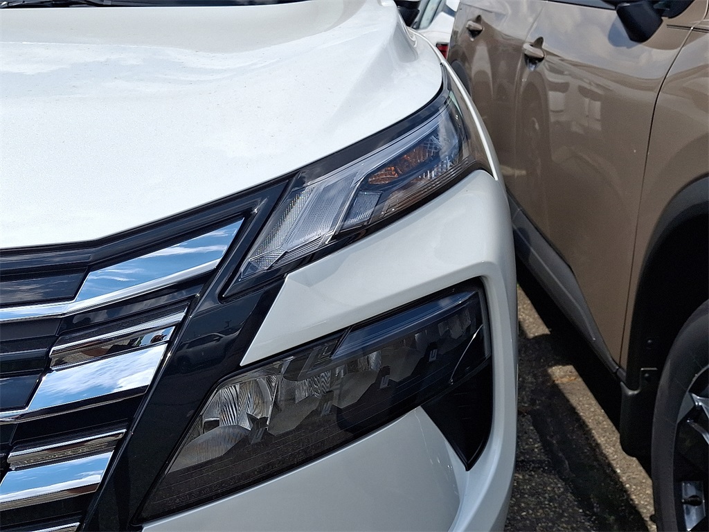 2026 Nissan Rogue SV photo 2