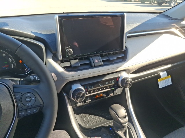 2025 Toyota RAV4 Hybrid XLE photo 13
