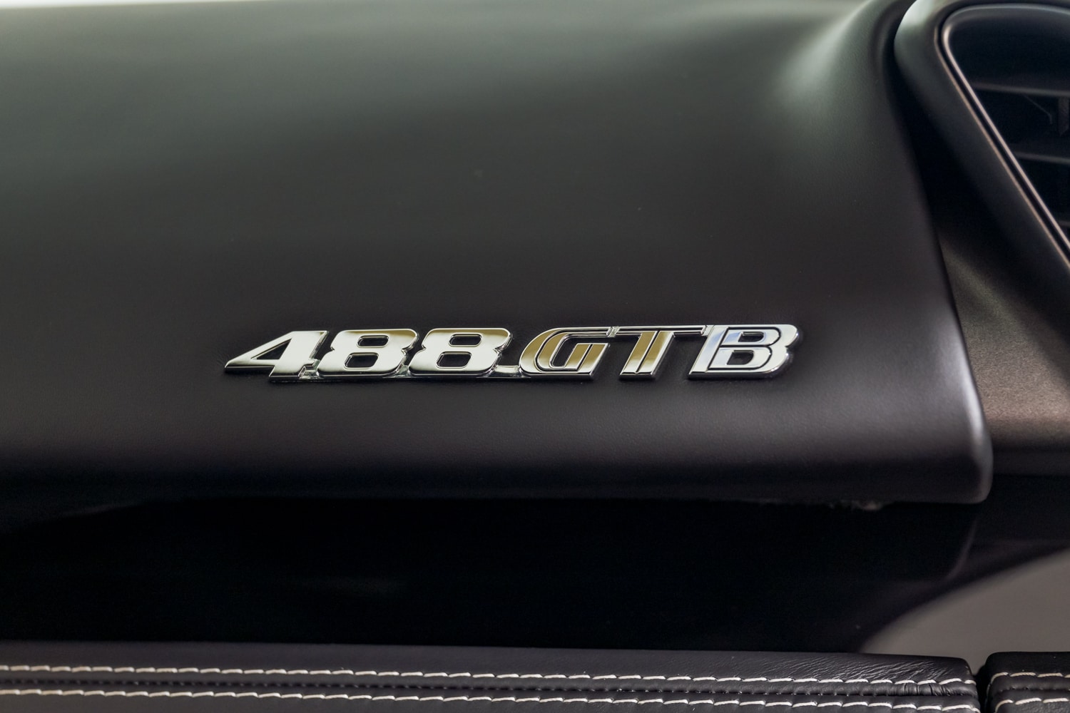2016 Ferrari 488 GTB photo 21