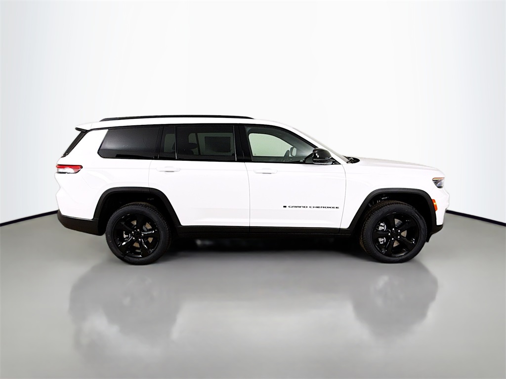 2025 Jeep Grand Cherokee Limited photo 8