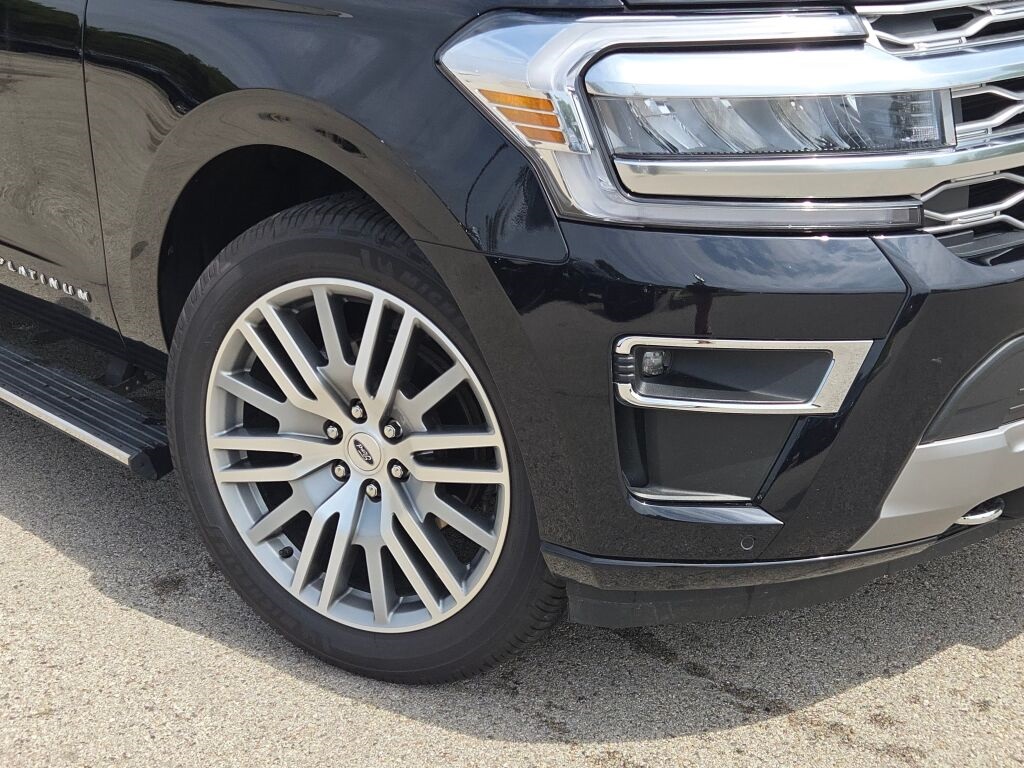 2023 Ford Expedition Platinum photo 2