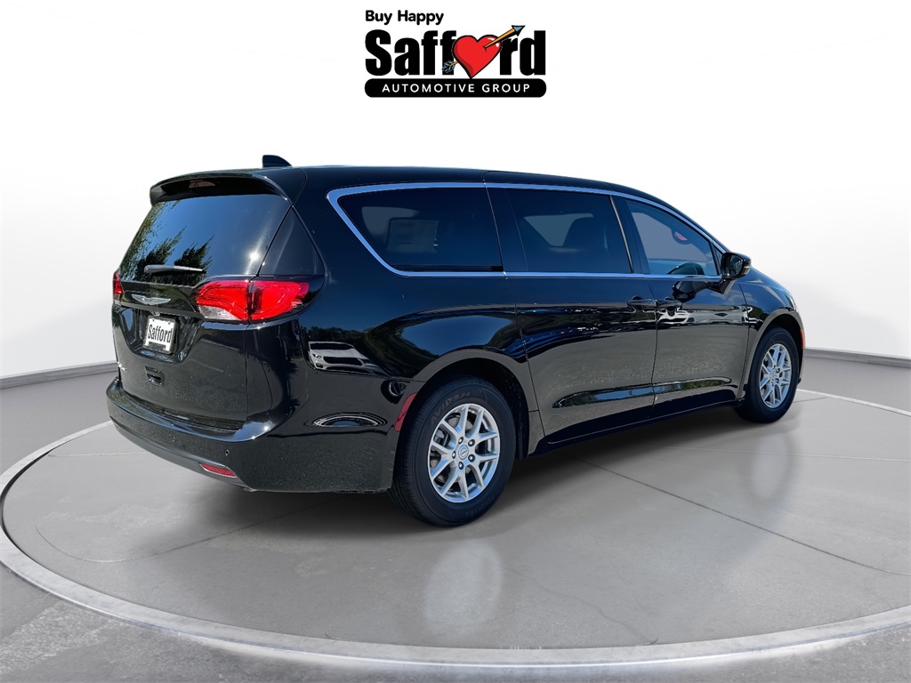 2026 Chrysler Voyager LX photo 8