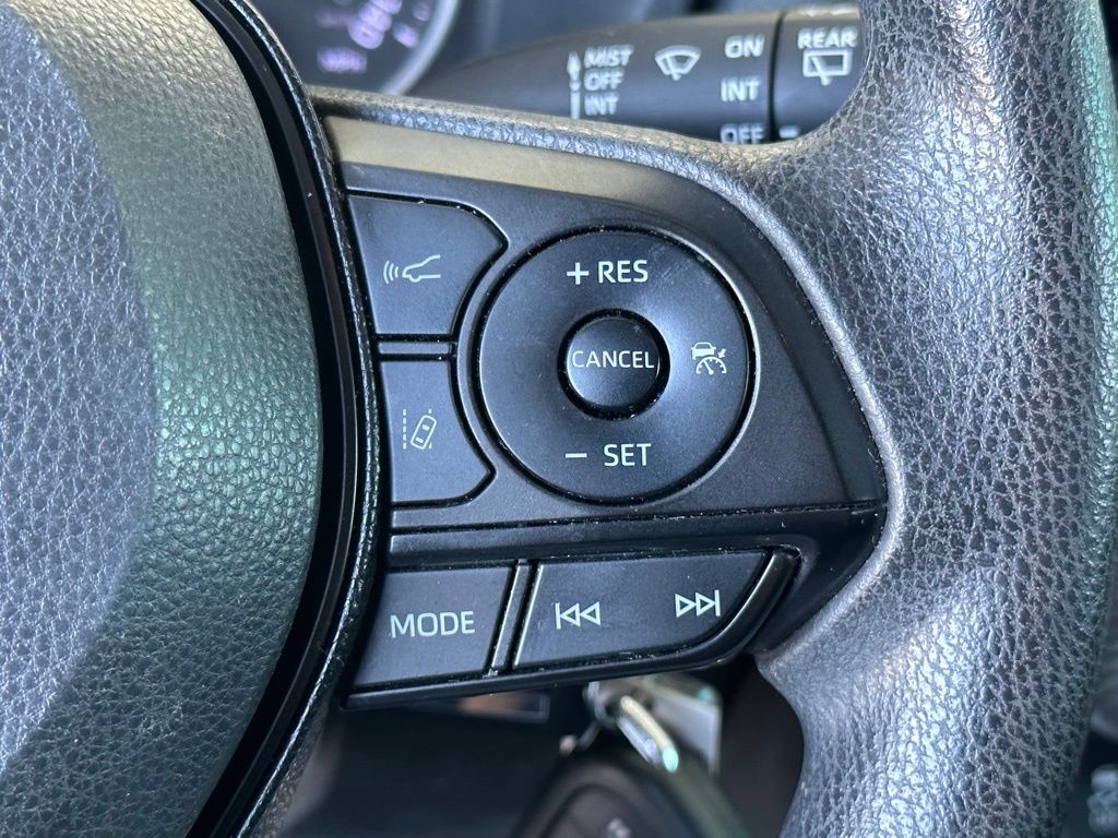 2019 Toyota RAV4 LE photo 11