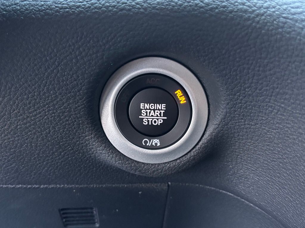 2026 Chrysler Pacifica photo 16