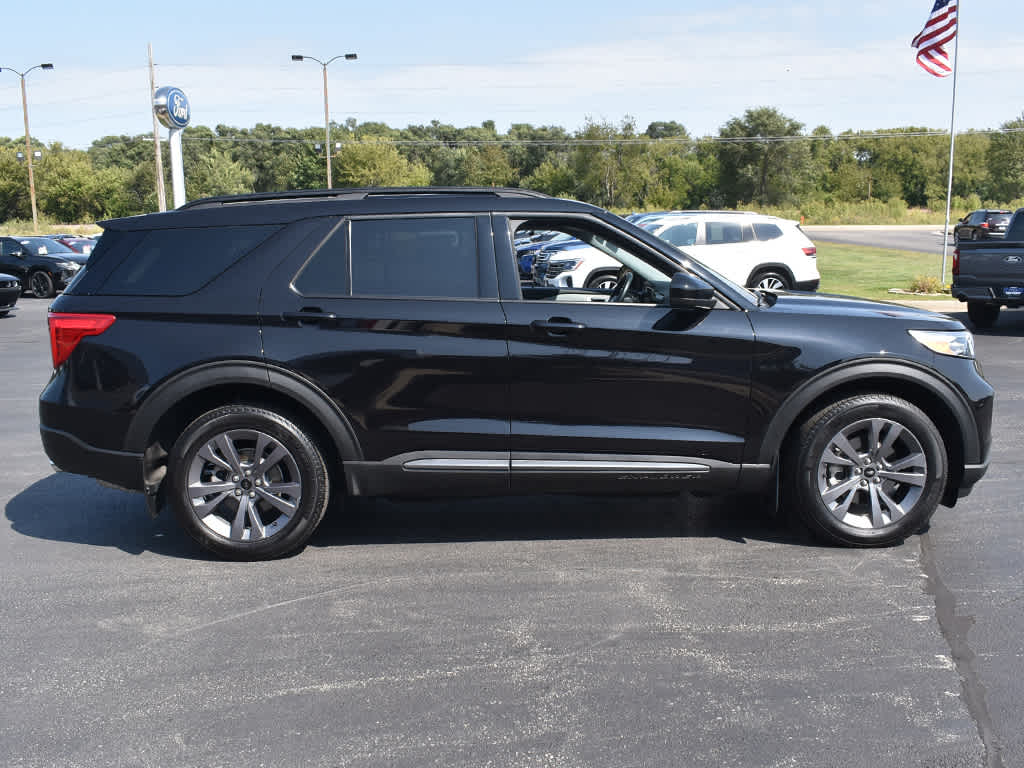 2023 Ford Explorer XLT photo 14
