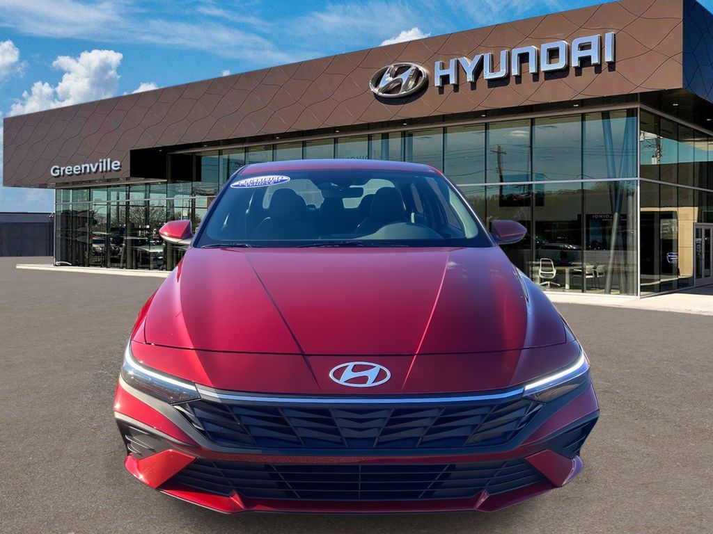 2025 Hyundai Elantra SE photo 2