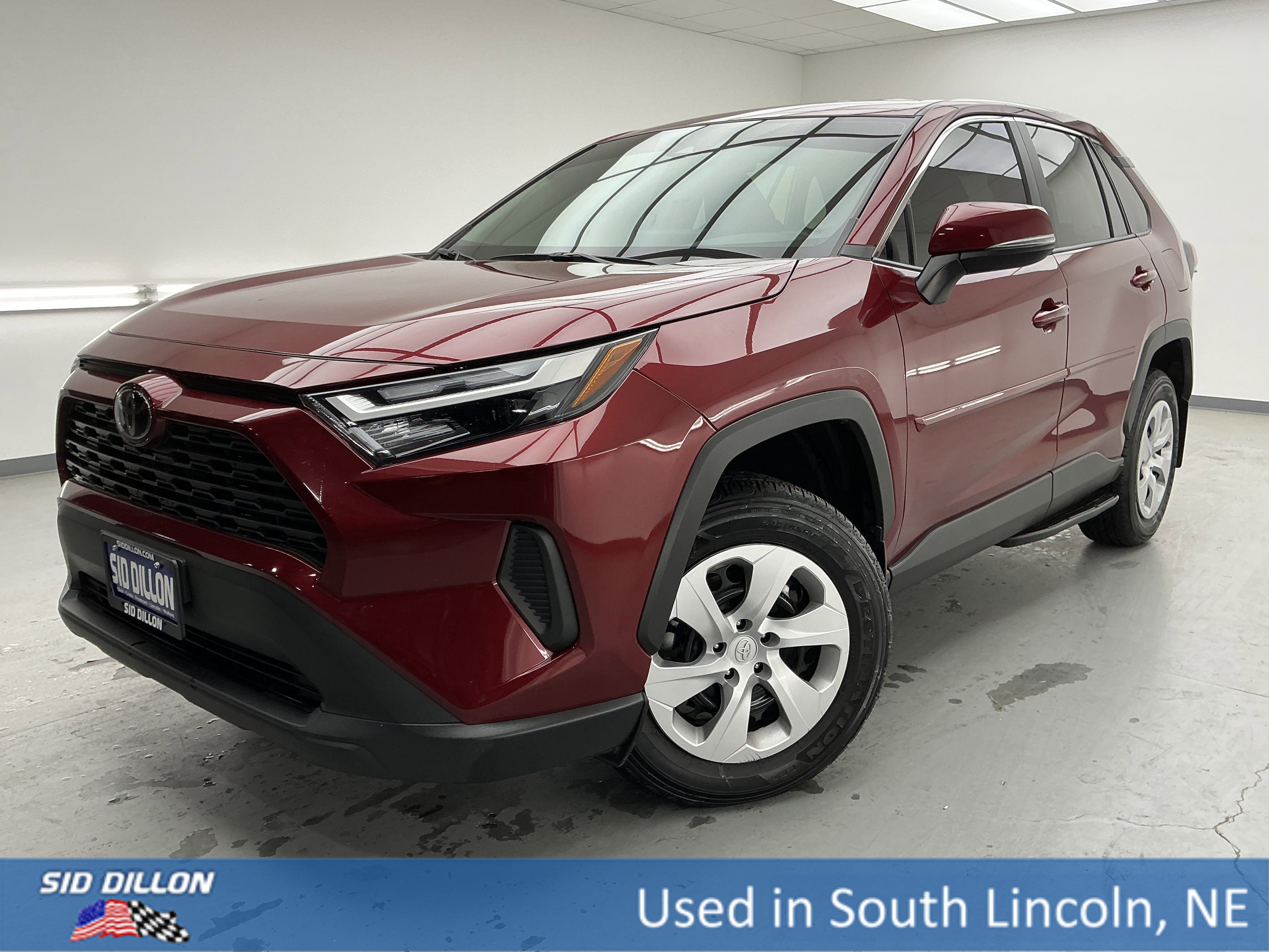 2024 Toyota RAV4 LE's photo