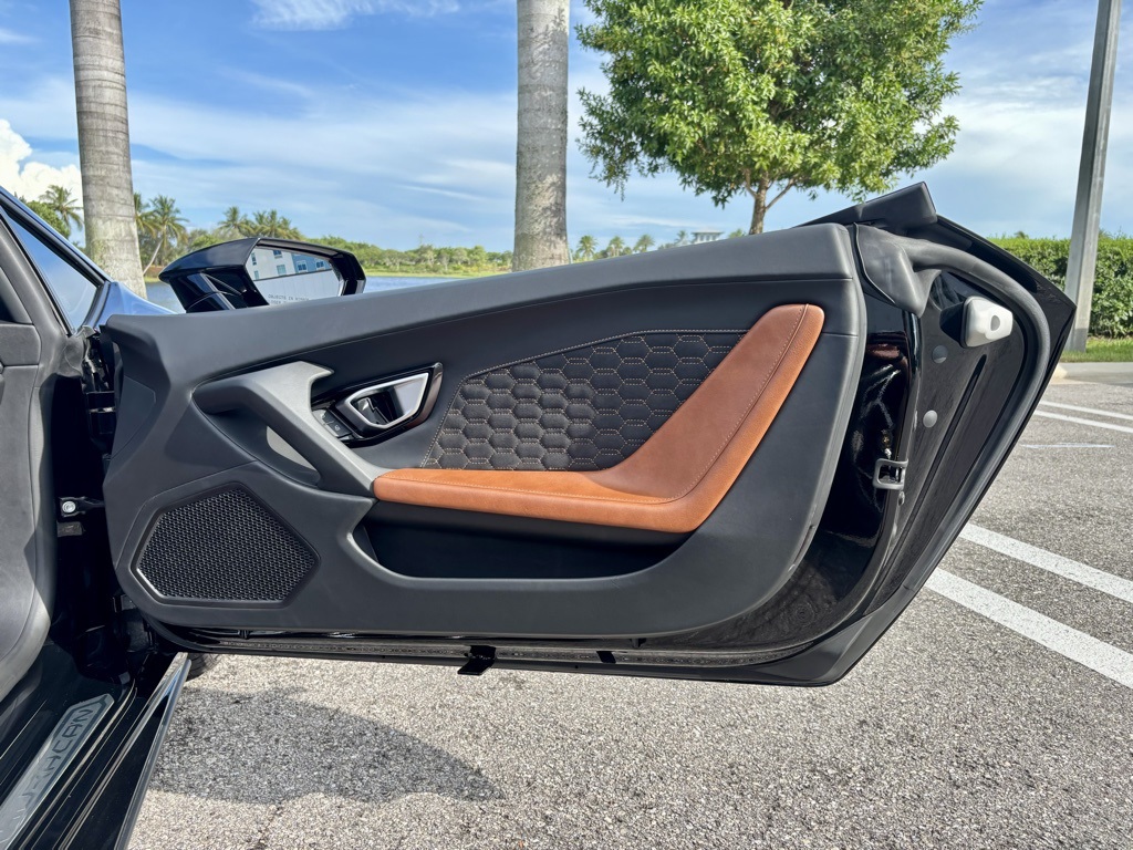 2020 Lamborghini Huracan Evo Base photo 21