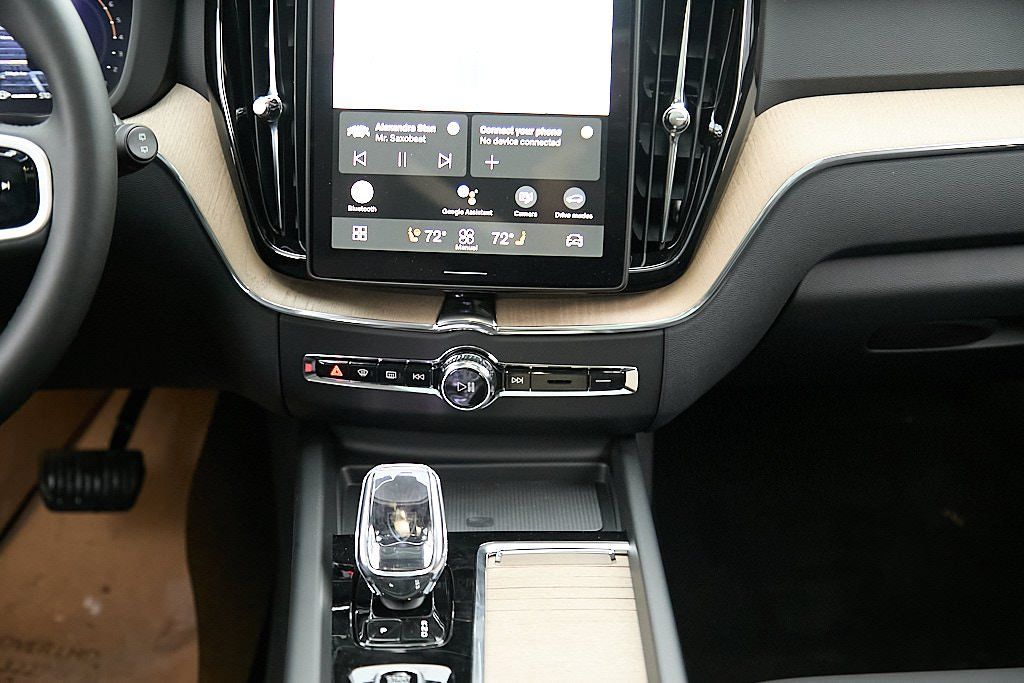 2026 VOLVO XC60 - Image 27